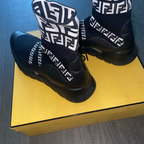 FENDI SNEAKER SIZE 9 - Picture 2 of 5